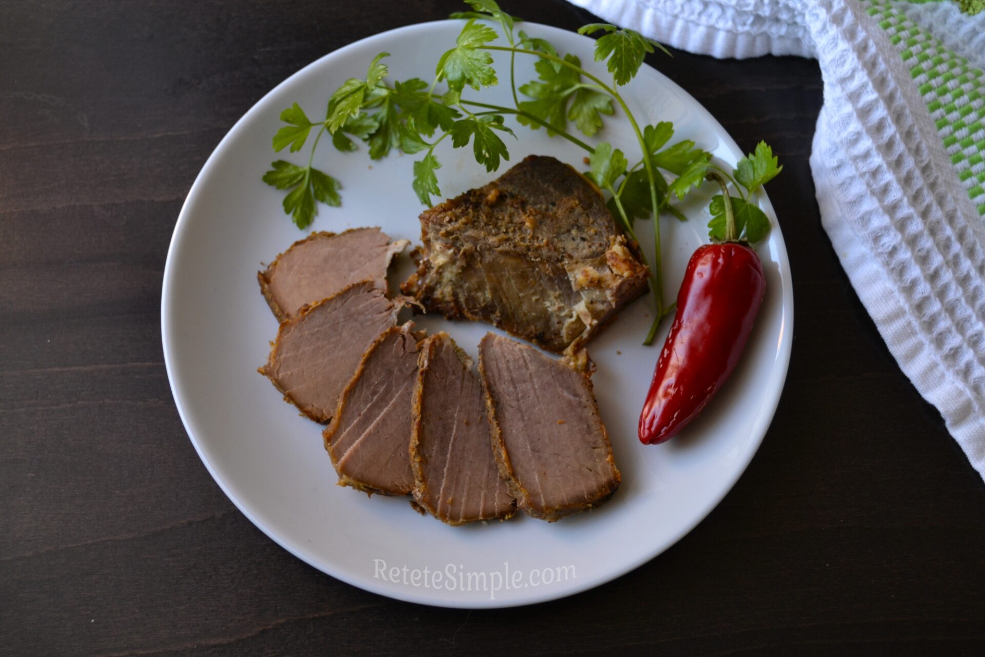 Carne de vita marinata in sos de mustar la cuptor