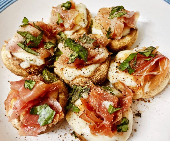 Ciuperci cu sunca si cascaval la cuptor poza