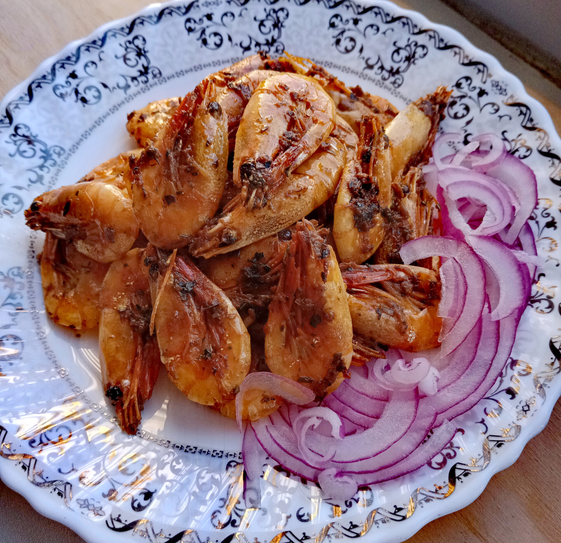 Creveți prăjiți în sos de soia cu usturoi poza