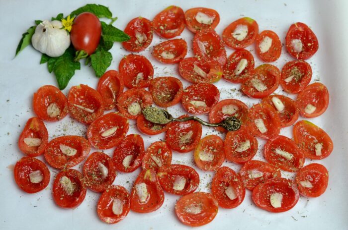 Se presară condimentele