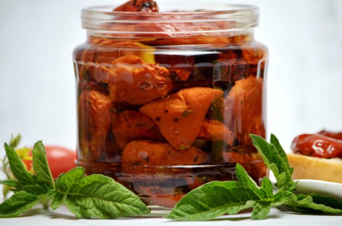 se toarnă într-un borcan