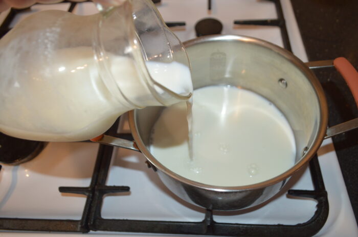 Laptele se pune la foc