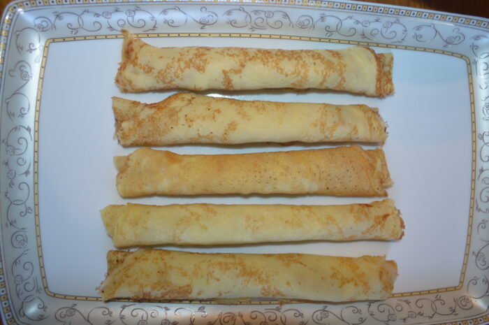 Puneti 5 clatite intr-o farfurie