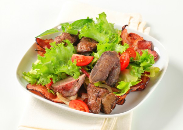 Salată cu ficat de pui și roșii cherry poza