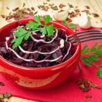 Salată simplă de sfeclă cu maioneză și usturoi