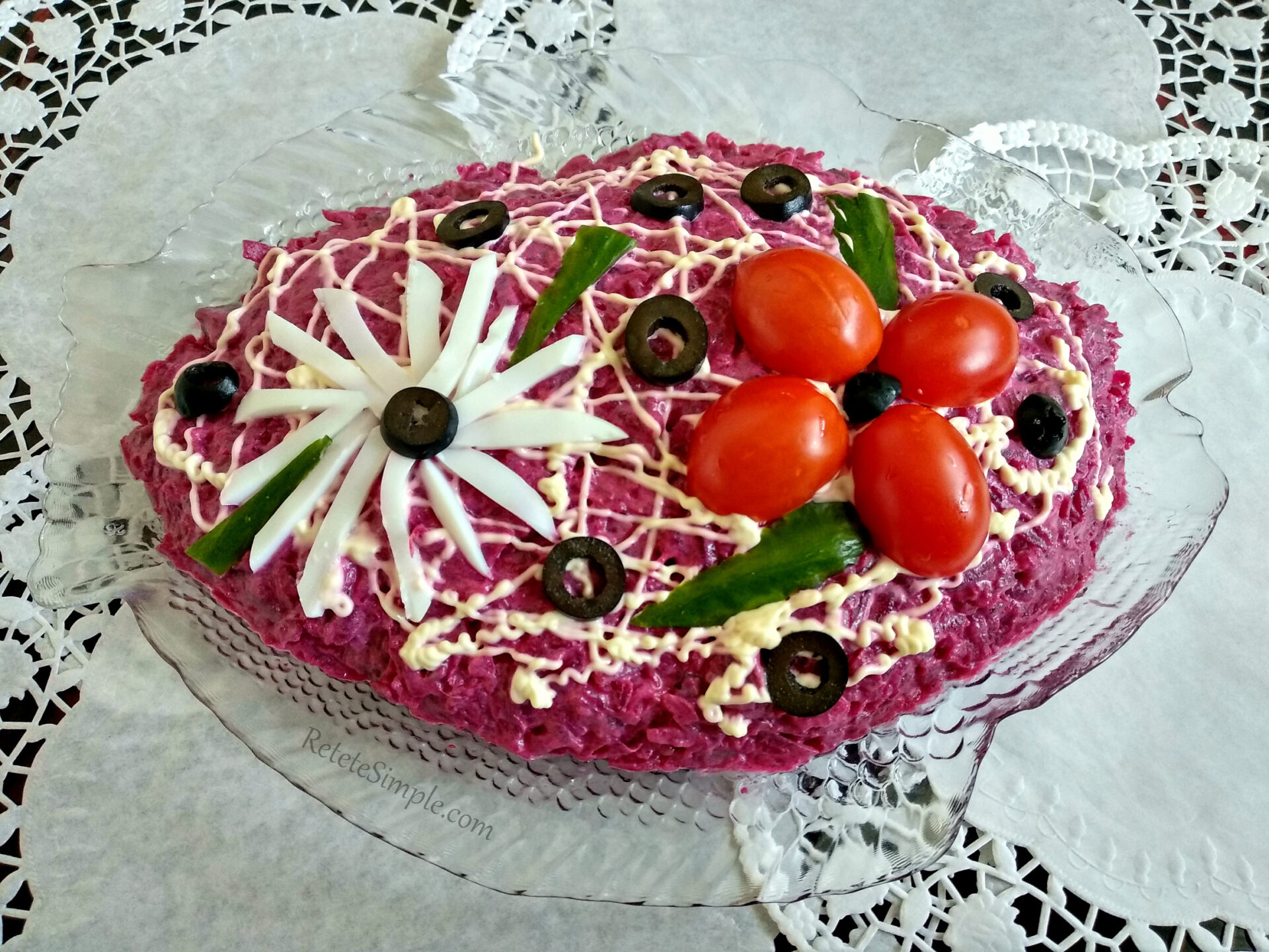 Hering sub o haină de blană poza