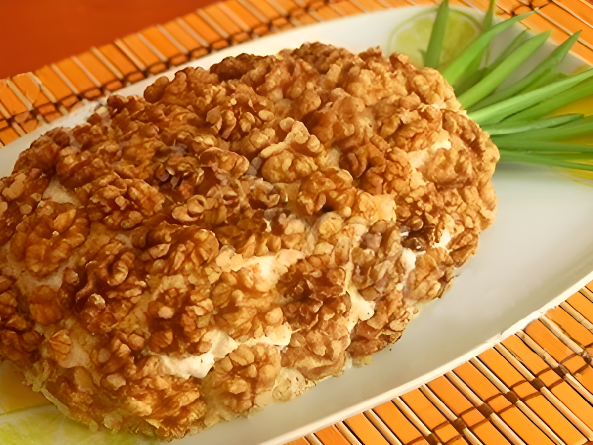 Salata de ananas cu pui si nuca poza