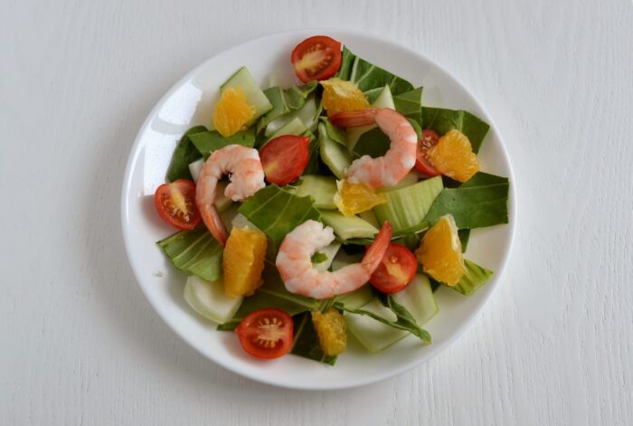 Se curăță creveții răciți de carapace