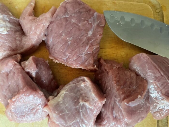 Tăiați carnea de vițel