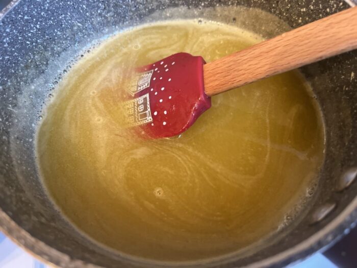 De îndată ce apar primele bule, opriți focul