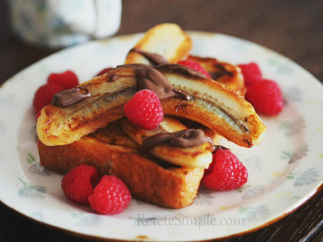 Pâine prăjită cu pastă de ciocolată și banane poza
