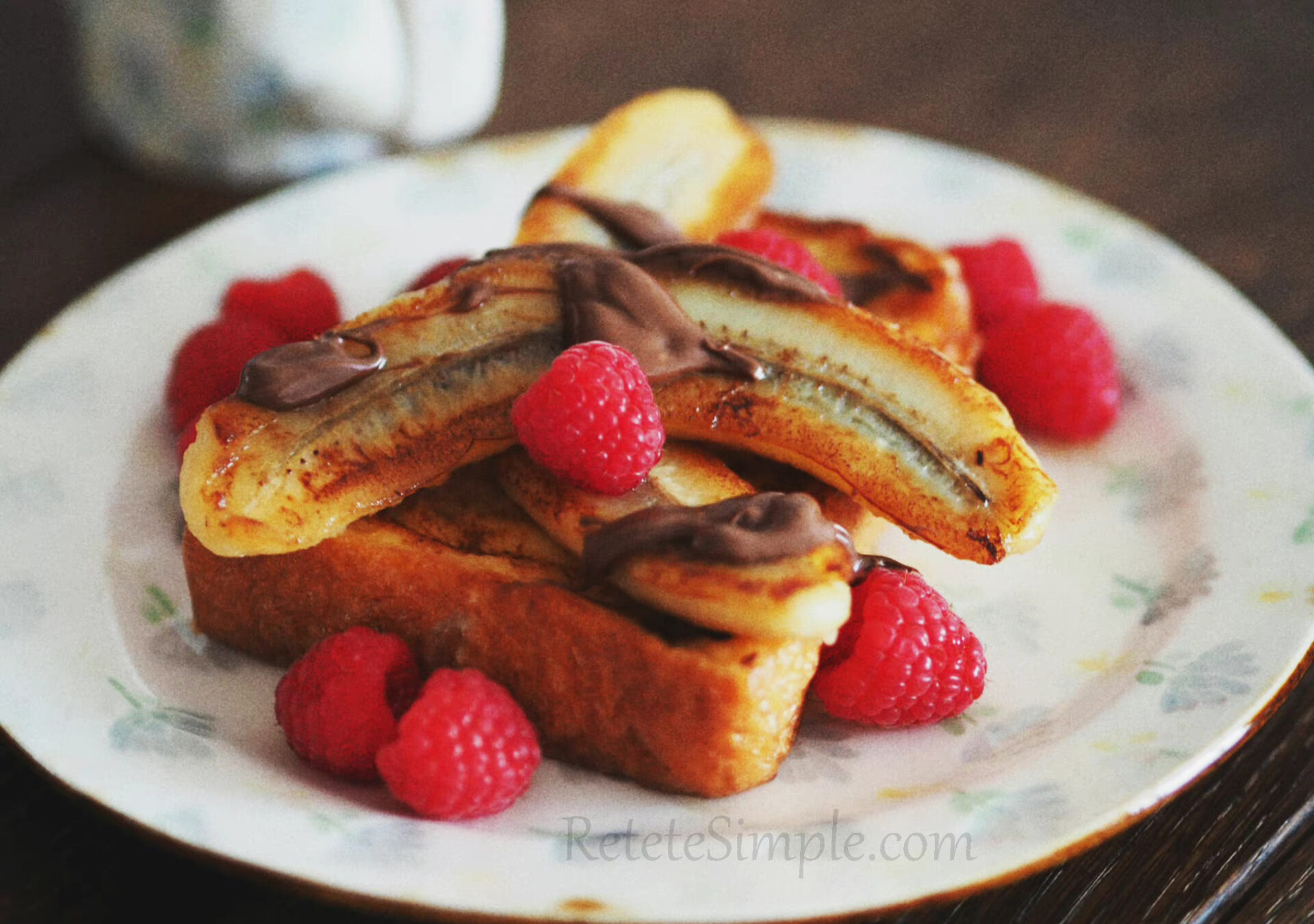 Pâine prăjită cu pastă de ciocolată și banane poza