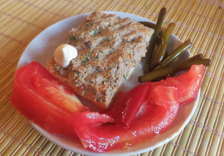 Pateu de ficat de pui cu legume