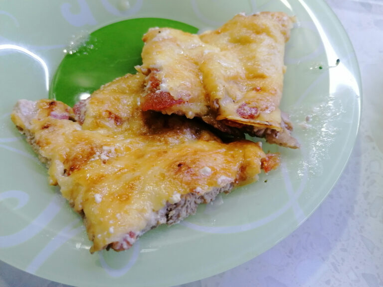 Piept de pui cu rosii si cascaval la cuptor