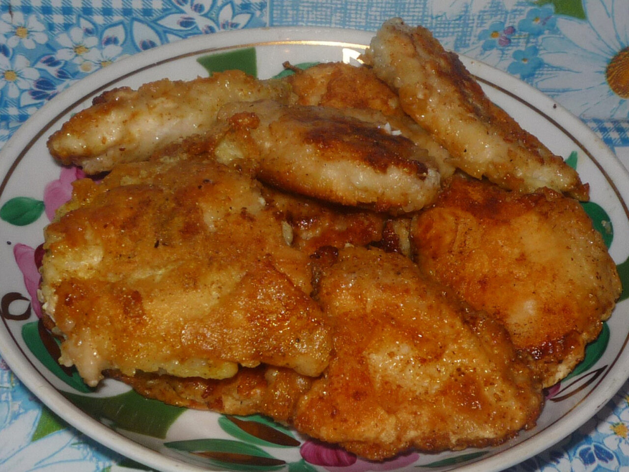Piept de pui in aluat poza