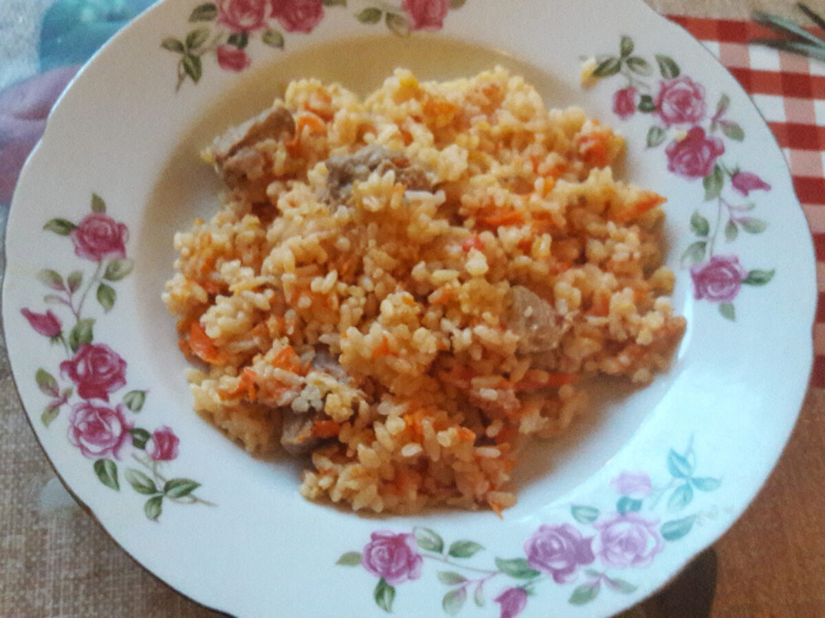 Pilaf uzbek la tigaie poza