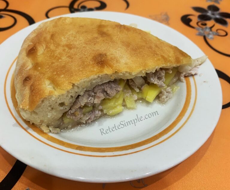 Placinta cu carne tocata si cartofi