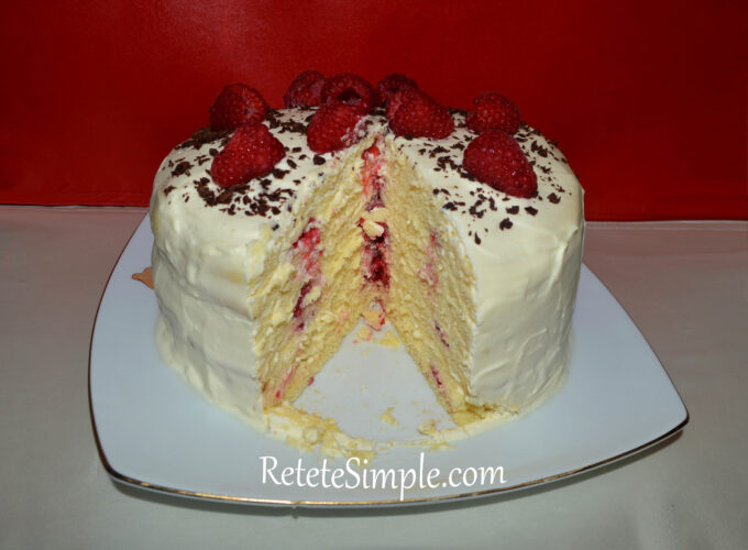 Fetita de lapte tort