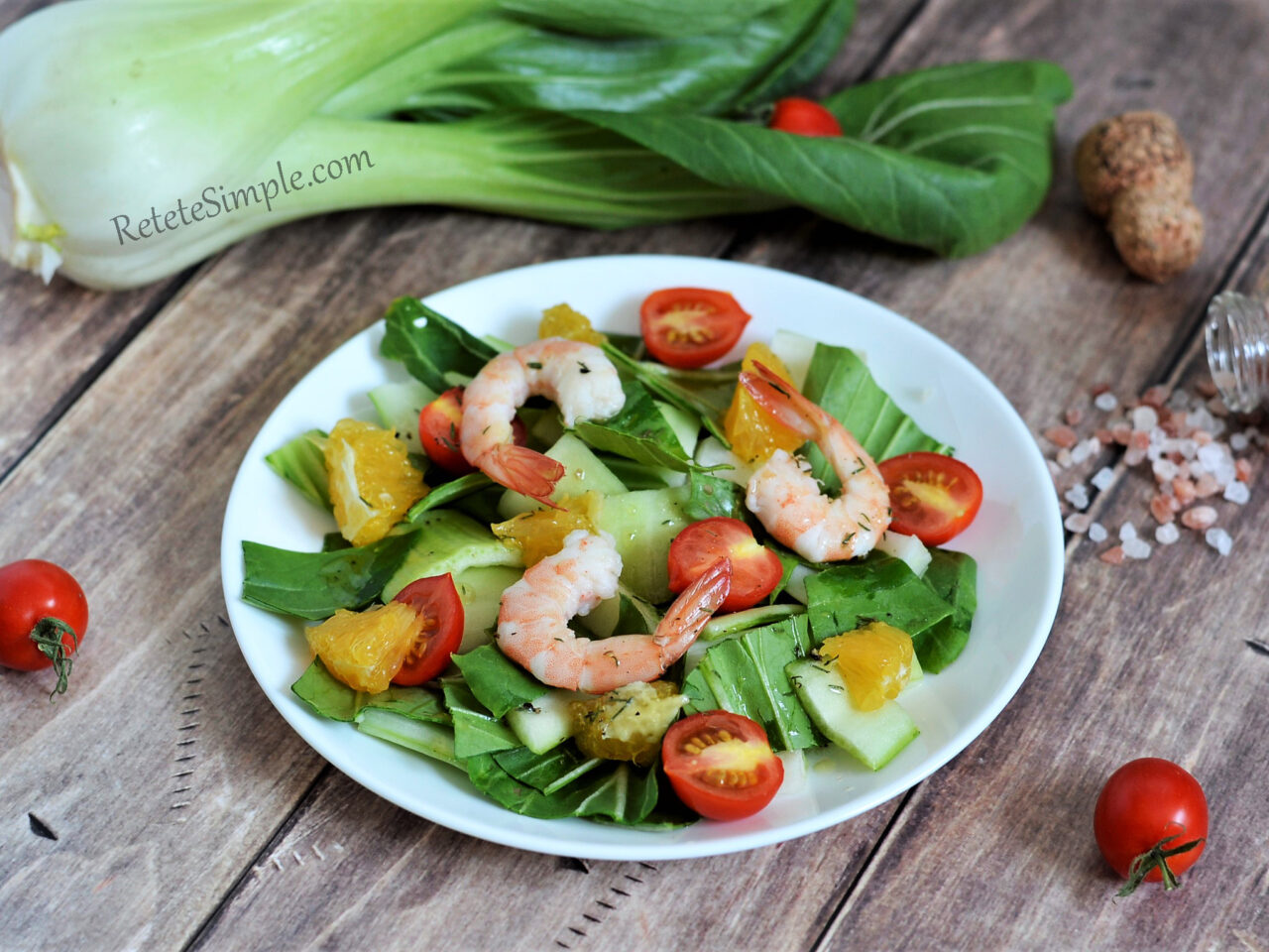 Salata cu creveti regali si varza bok choy