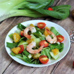 Salata cu creveti regali si varza bok choy