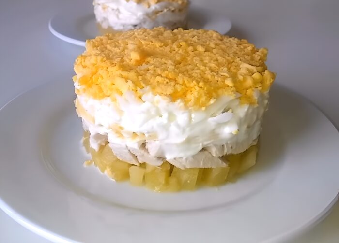 Salata cu pui si ananas