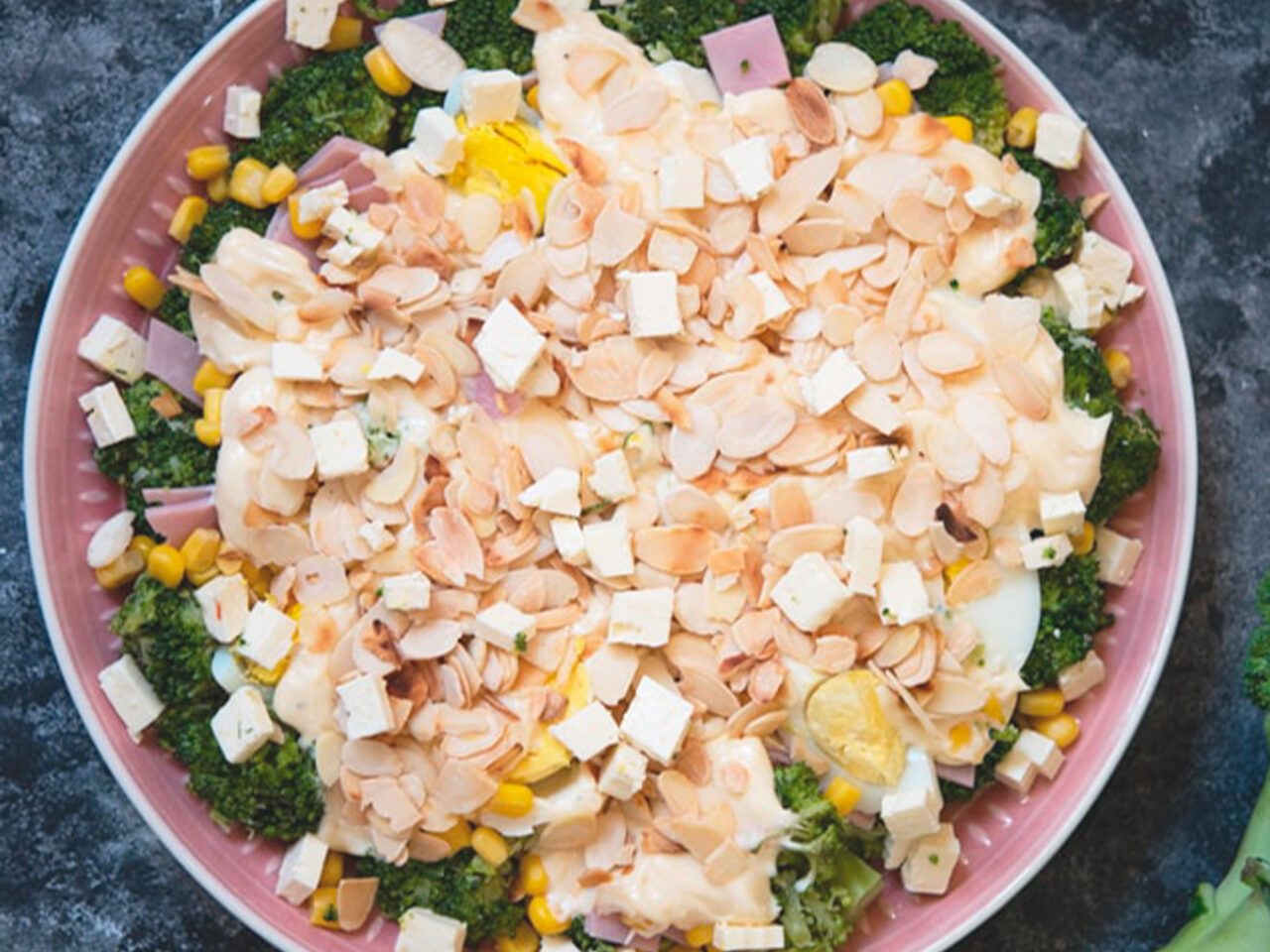Salata de broccoli cu branza feta