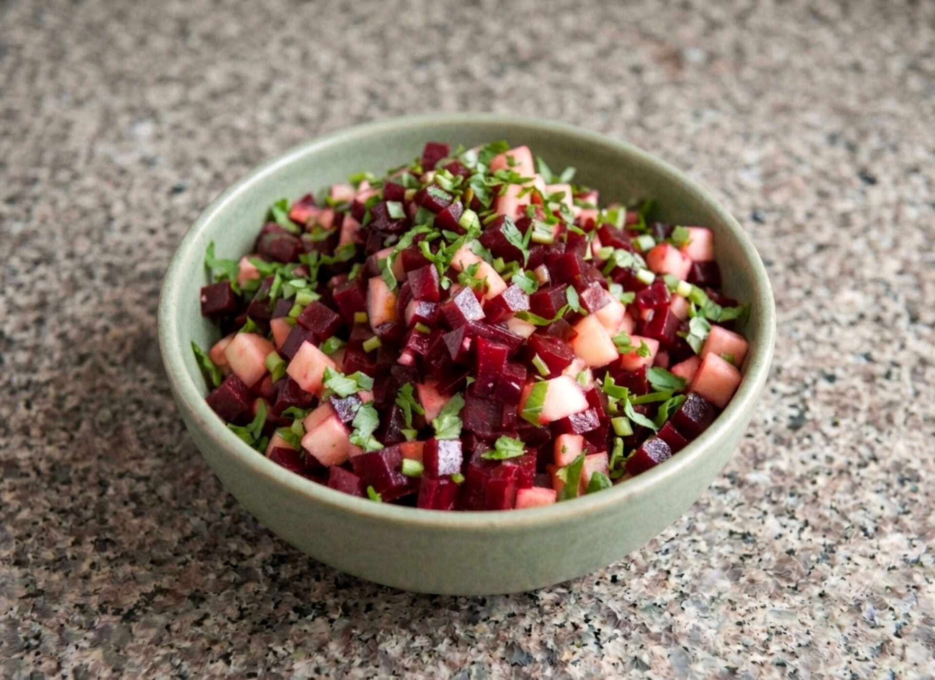 Salata de toamna cu sfecla si mere poza