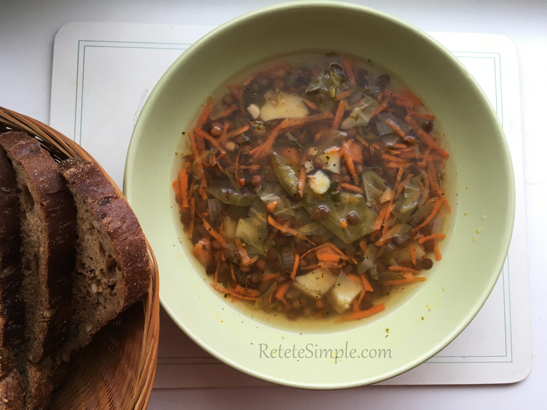 Supă de linte cu țelină poza