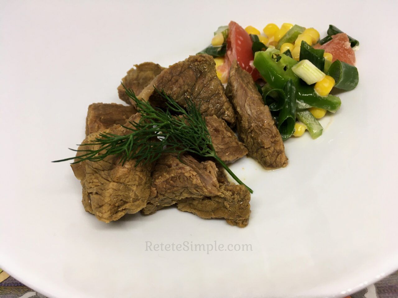 Tocăniță de vită în sos de roșii poza