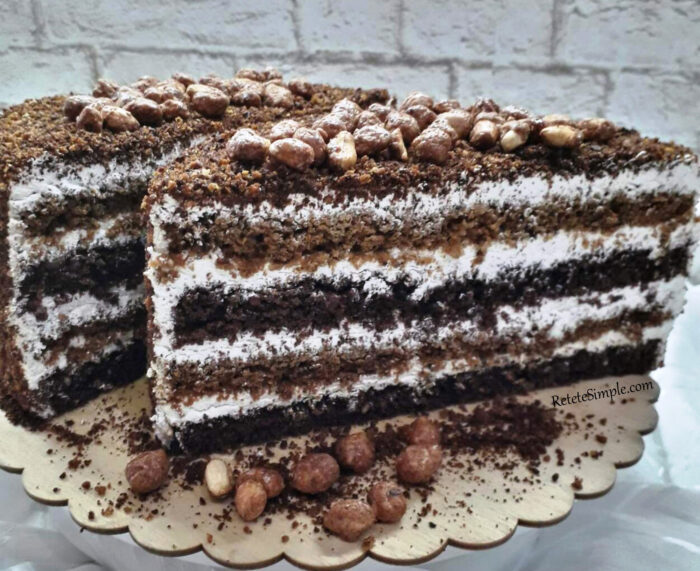 Tort de ciocolată cu miere si nuci poza