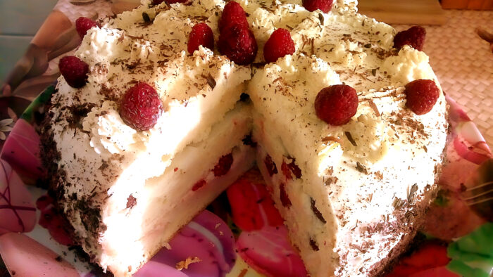 Tort cu zmeură și cremă de smântână poza