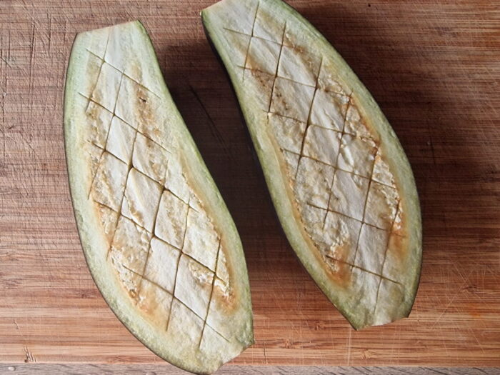 Tăiați de-a lungul mijlocului