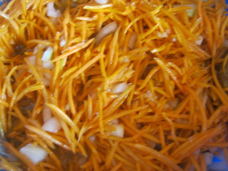 La morcovi se adaugă usturoiul