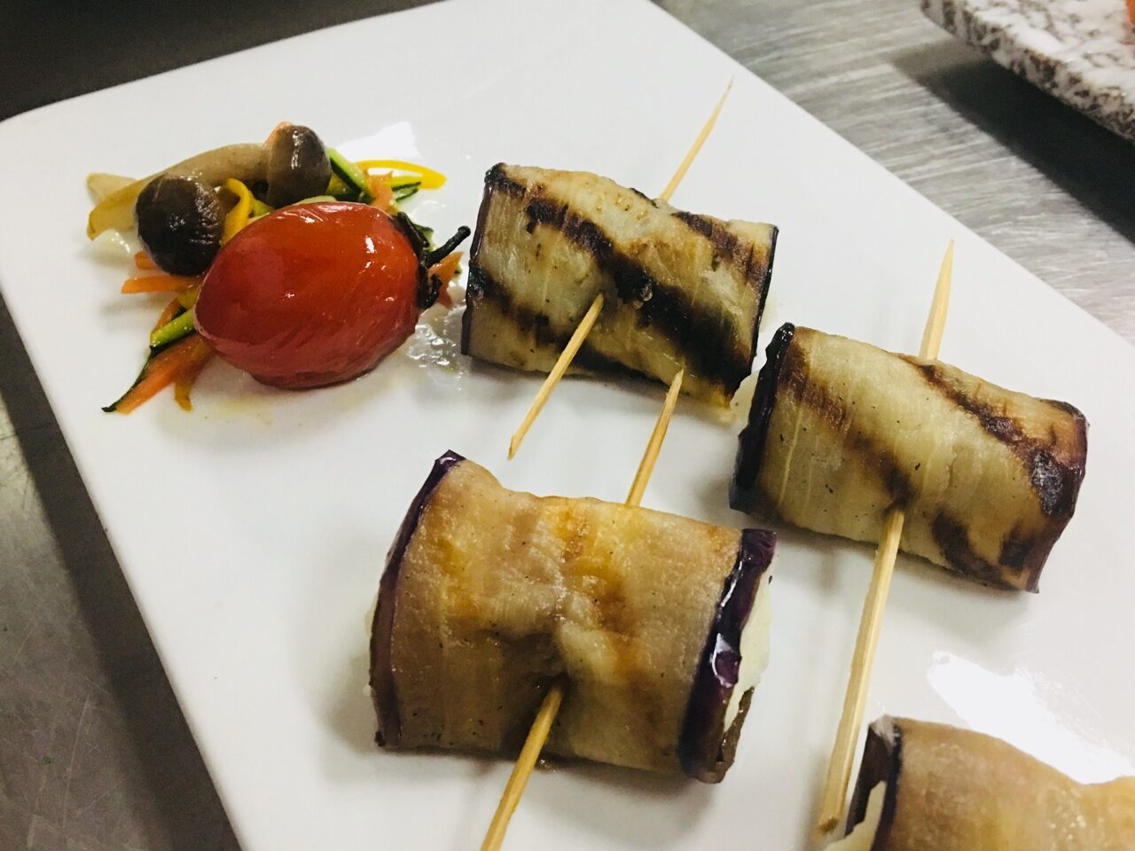 Rulouri de vinete la grătar poza