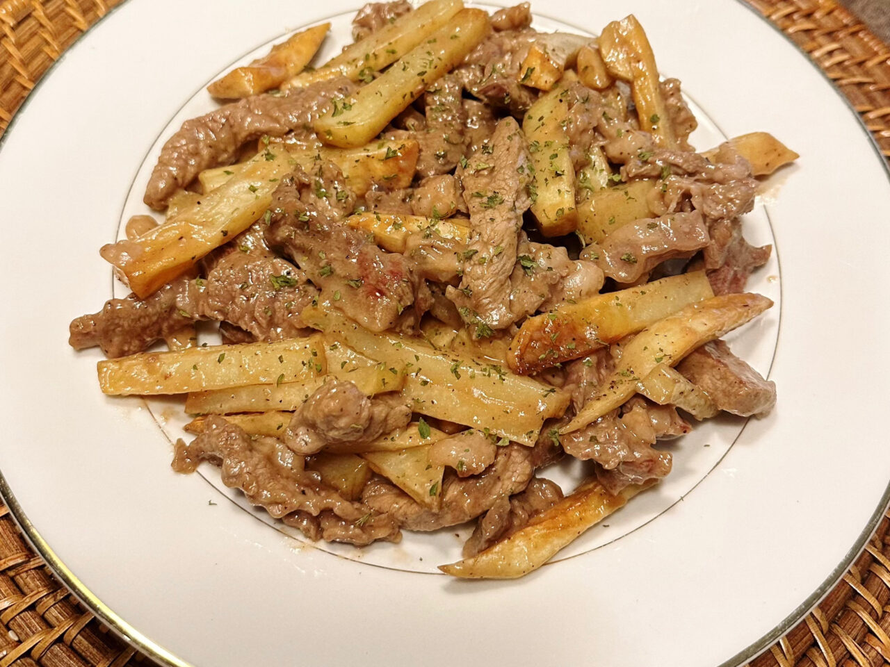 Carne de vită și cartofi la tigaie poza