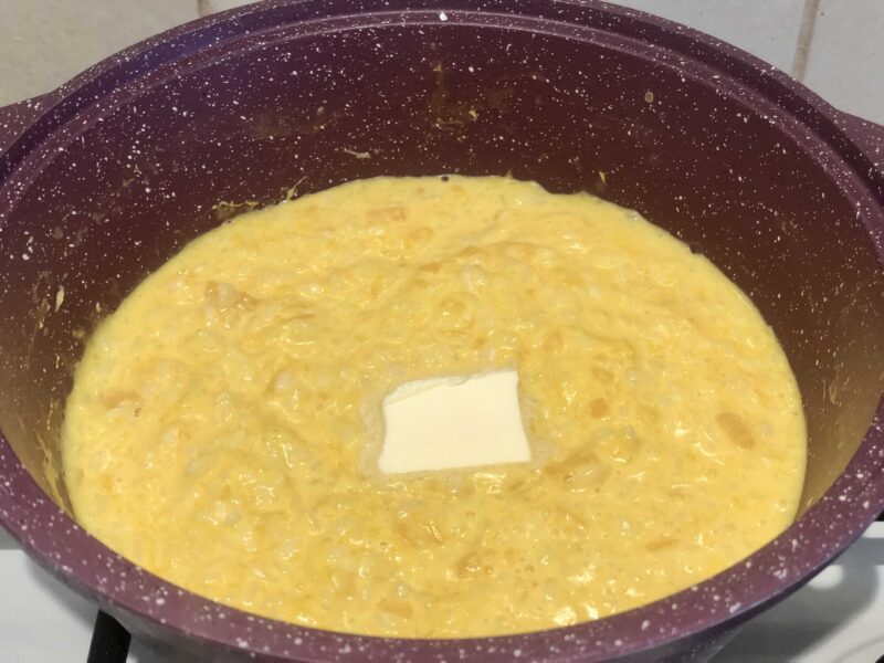 Adăugați o bucată de unt