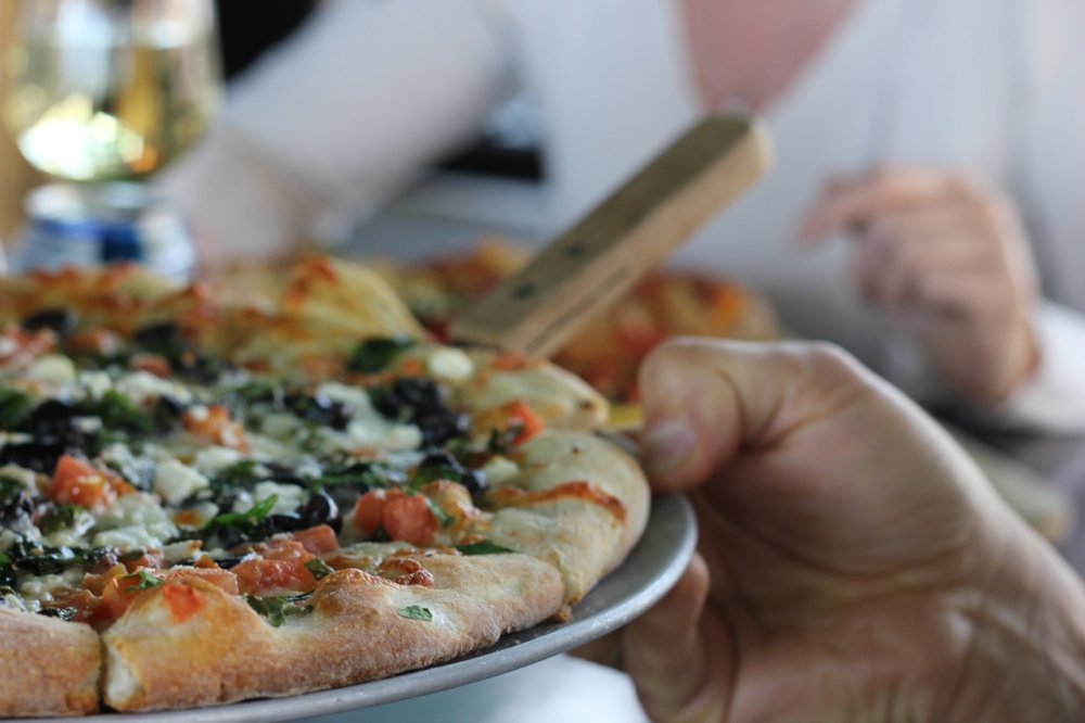 Pizza cu feta și măsline poza