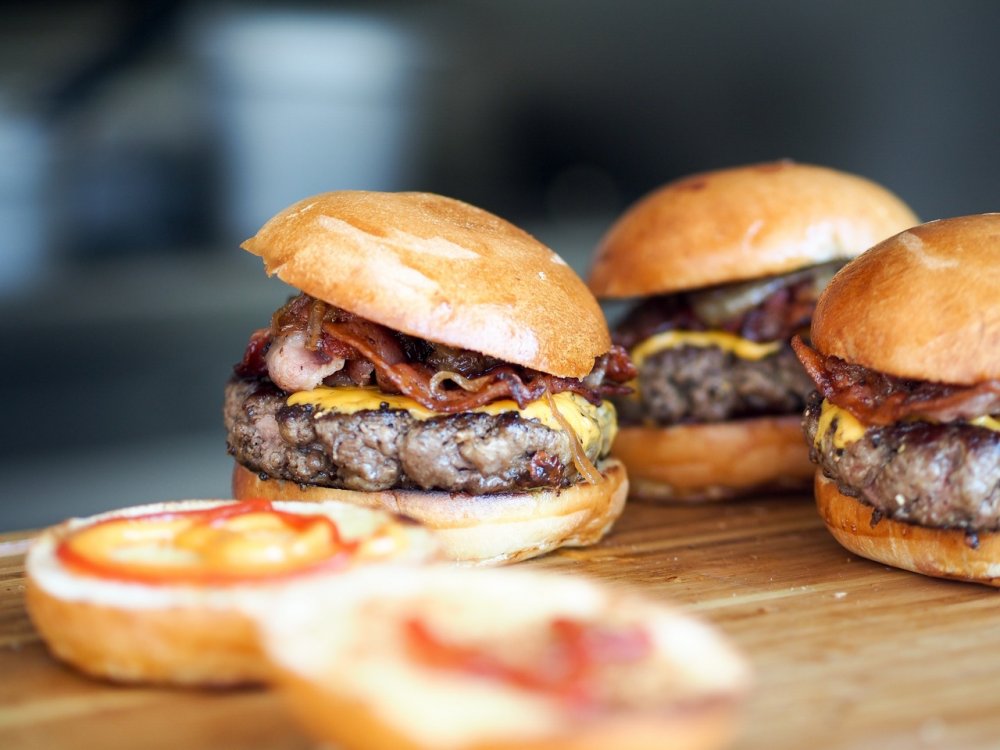 Hamburger cu carne de vita de casa poza