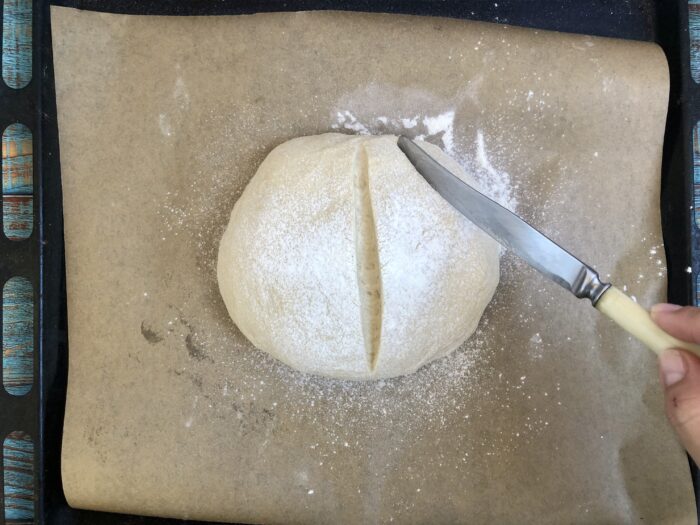 Se fac incizii de 0,5 cm