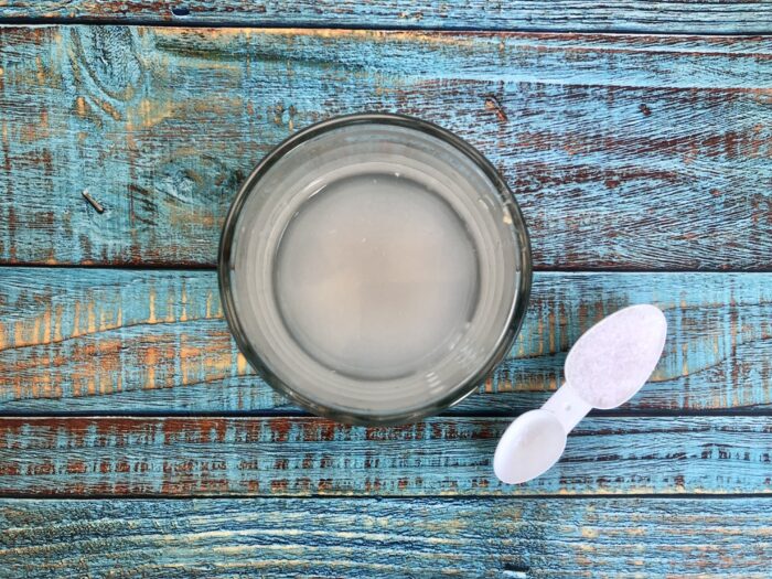 Se sfărâmă drojdia presată