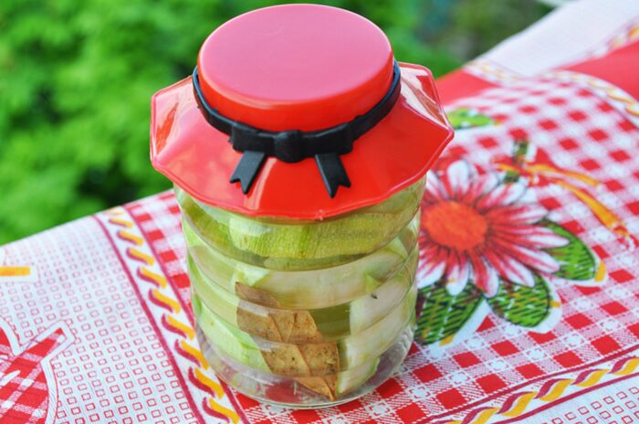 Dovlecei pentru iarnă la borcan poza