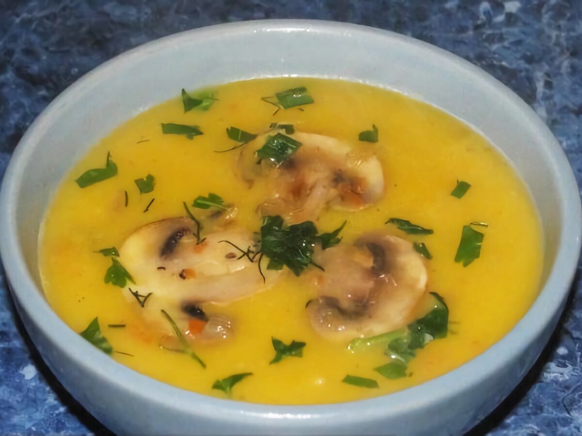 Supă cremă de dovleac cu ciuperci poza