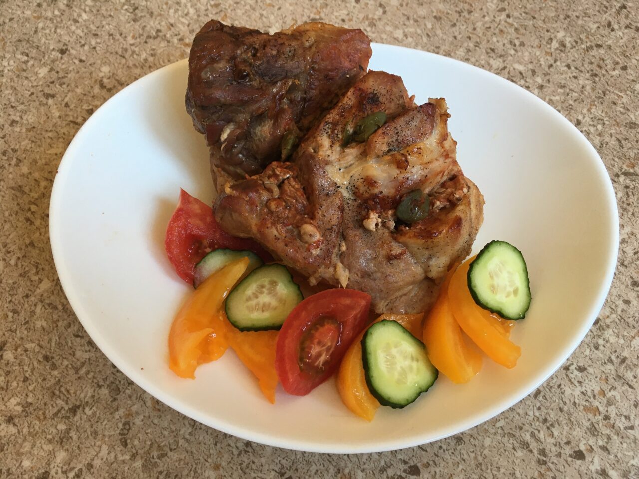 Bujeniță de porc cu capere la cuptor poza