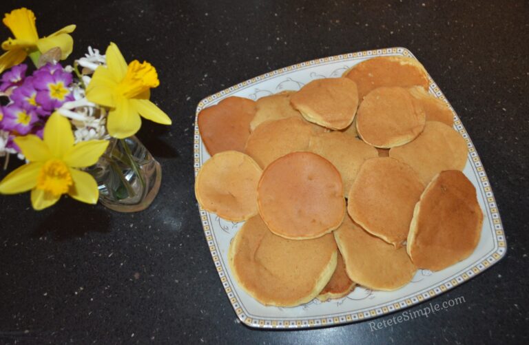 Clatite americane (Pancakes) cu chefir