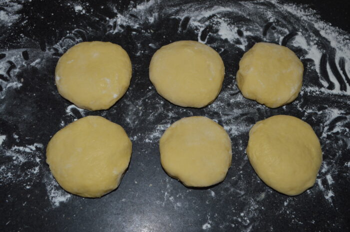 modelati in forma de bile