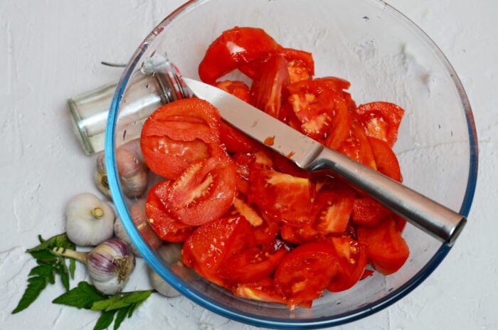 Roșiile se taie grosier