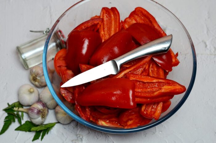 Păstăile de ardei roșu se deschid