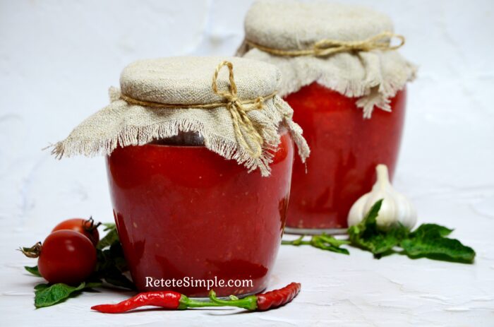 Adjica cruda de rosii si ardei