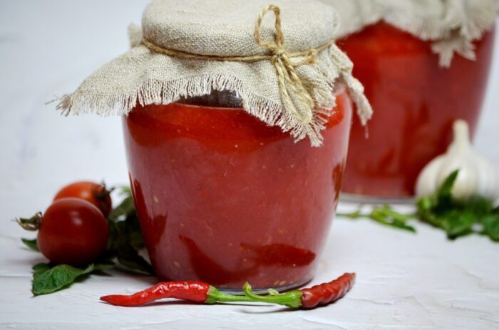 se string capacele la borcane