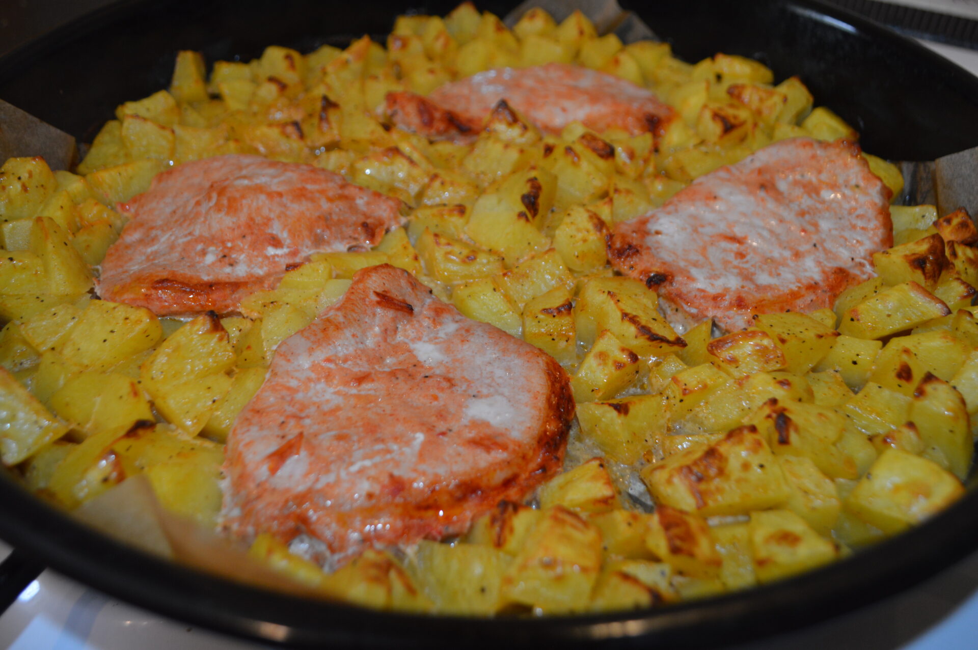 cotlet de porc la cuptor cu cartofi poza